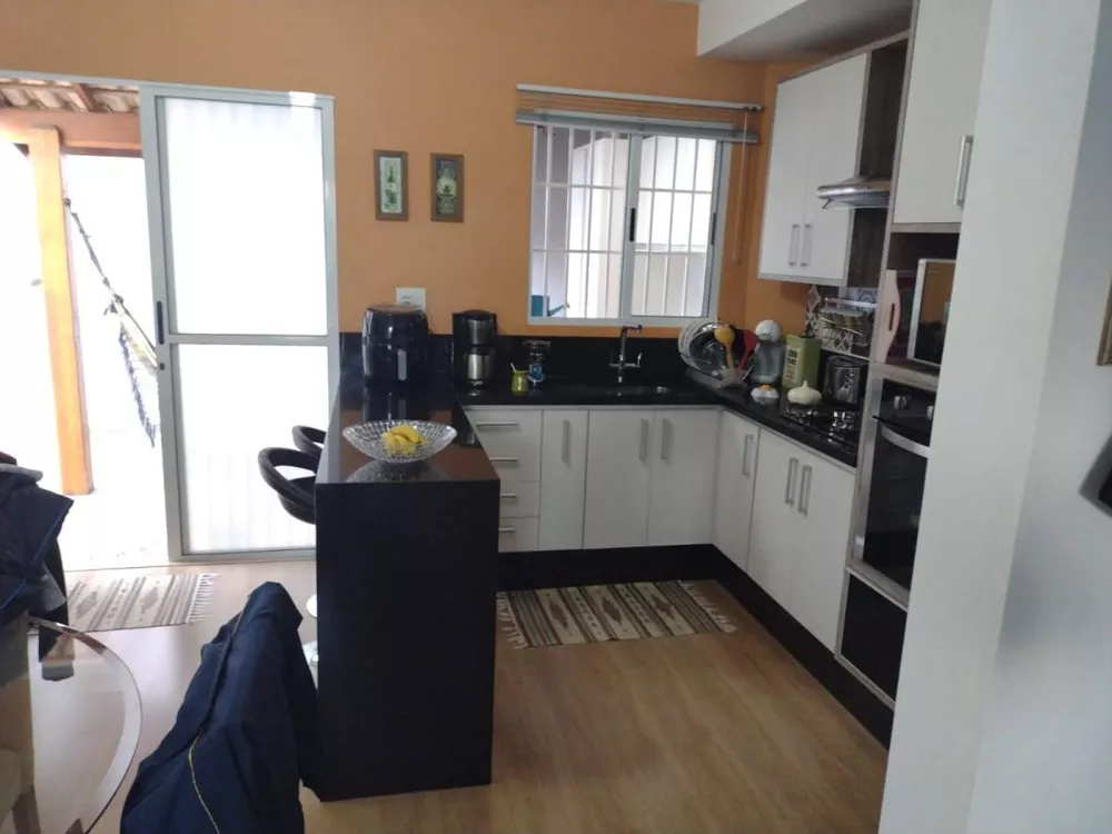 Sobrado à venda com 2 quartos, 128m² - Foto 1