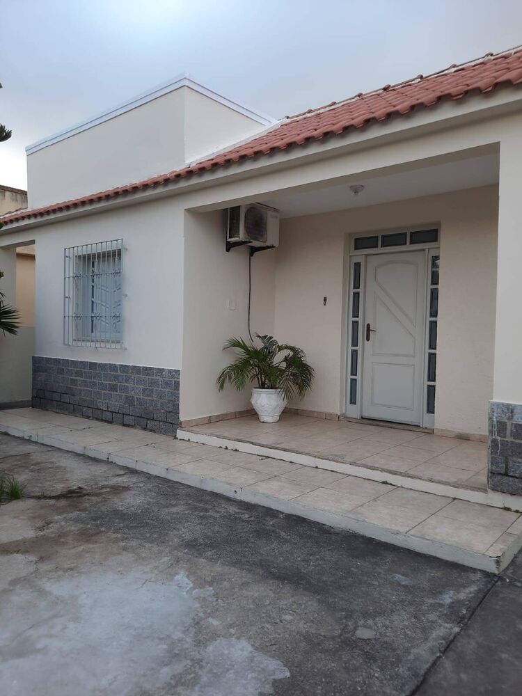 Casa à venda com 3 quartos, 438m² - Foto 1