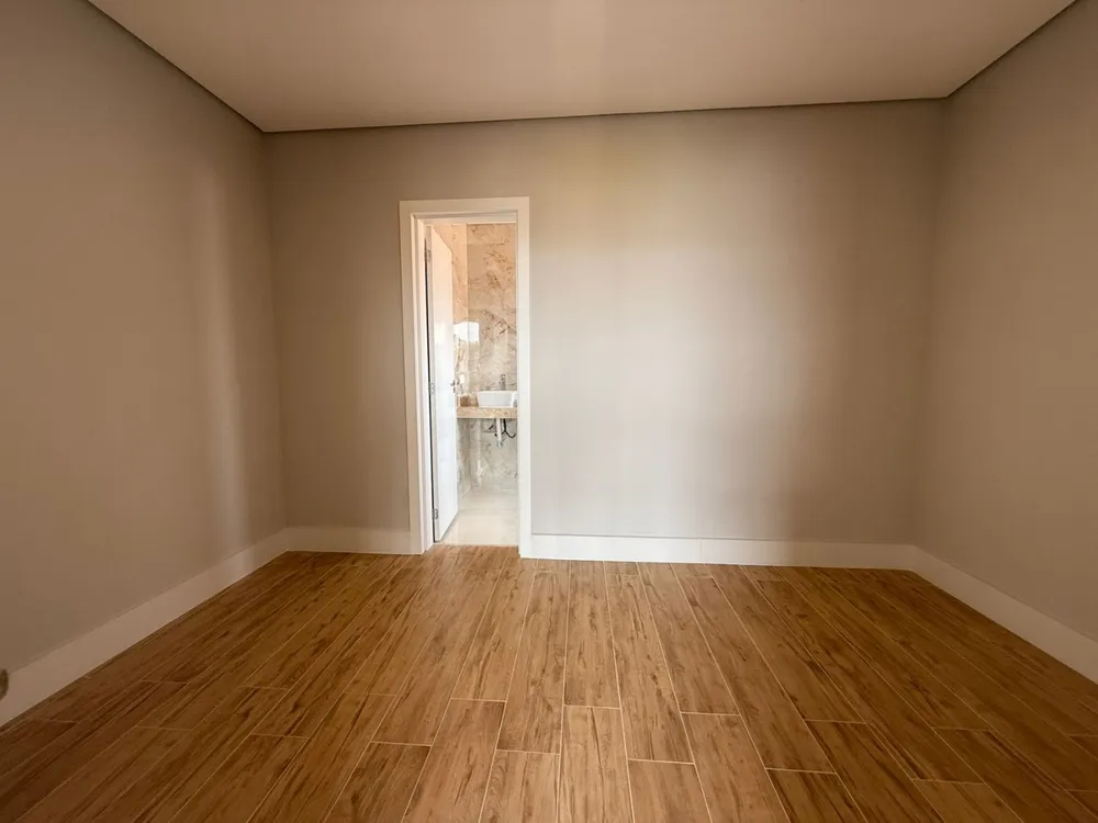 Casa, 3 quartos, 260 m² - Foto 1