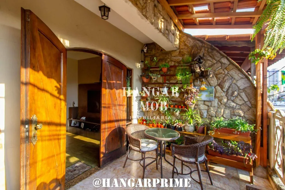 Casa, 3 quartos, 240 m² - Foto 1