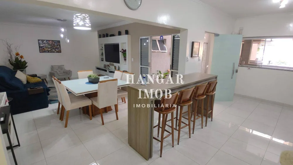 Casa, 3 quartos, 211 m² - Foto 3