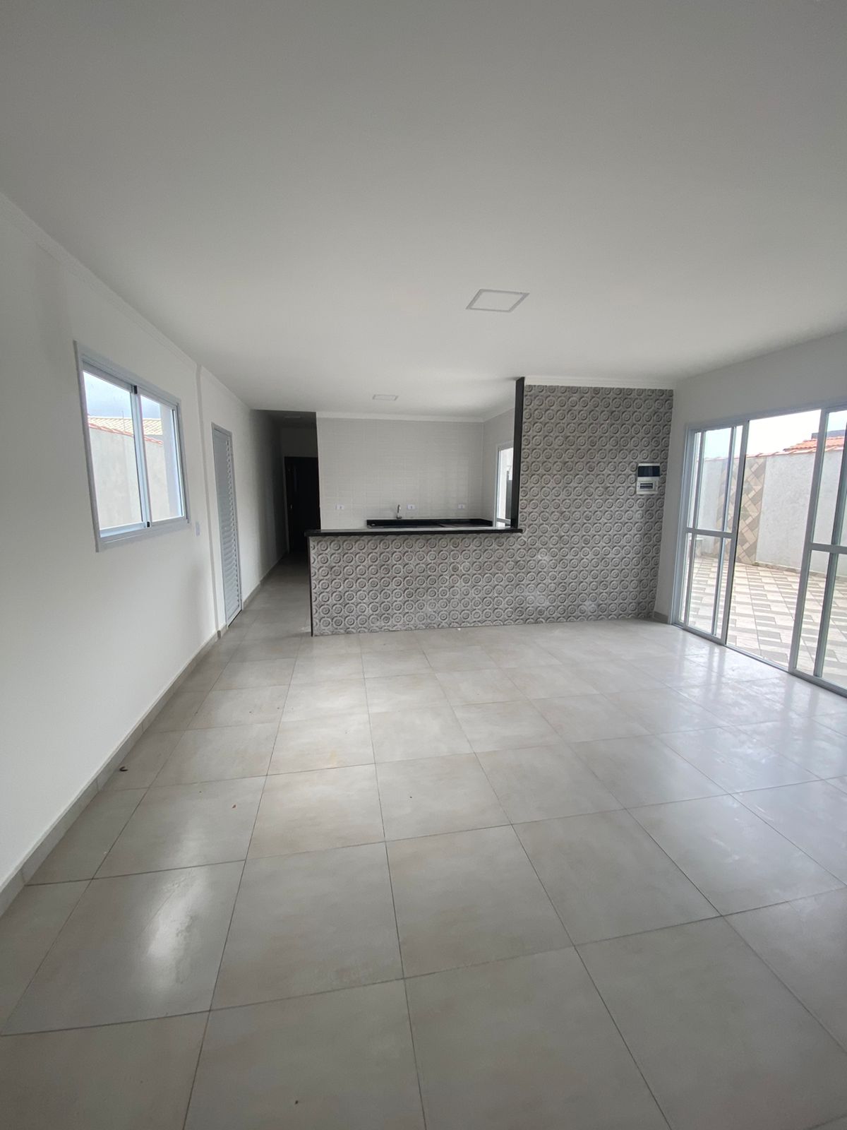 Casa à venda com 2 quartos, 100m² - Foto 2