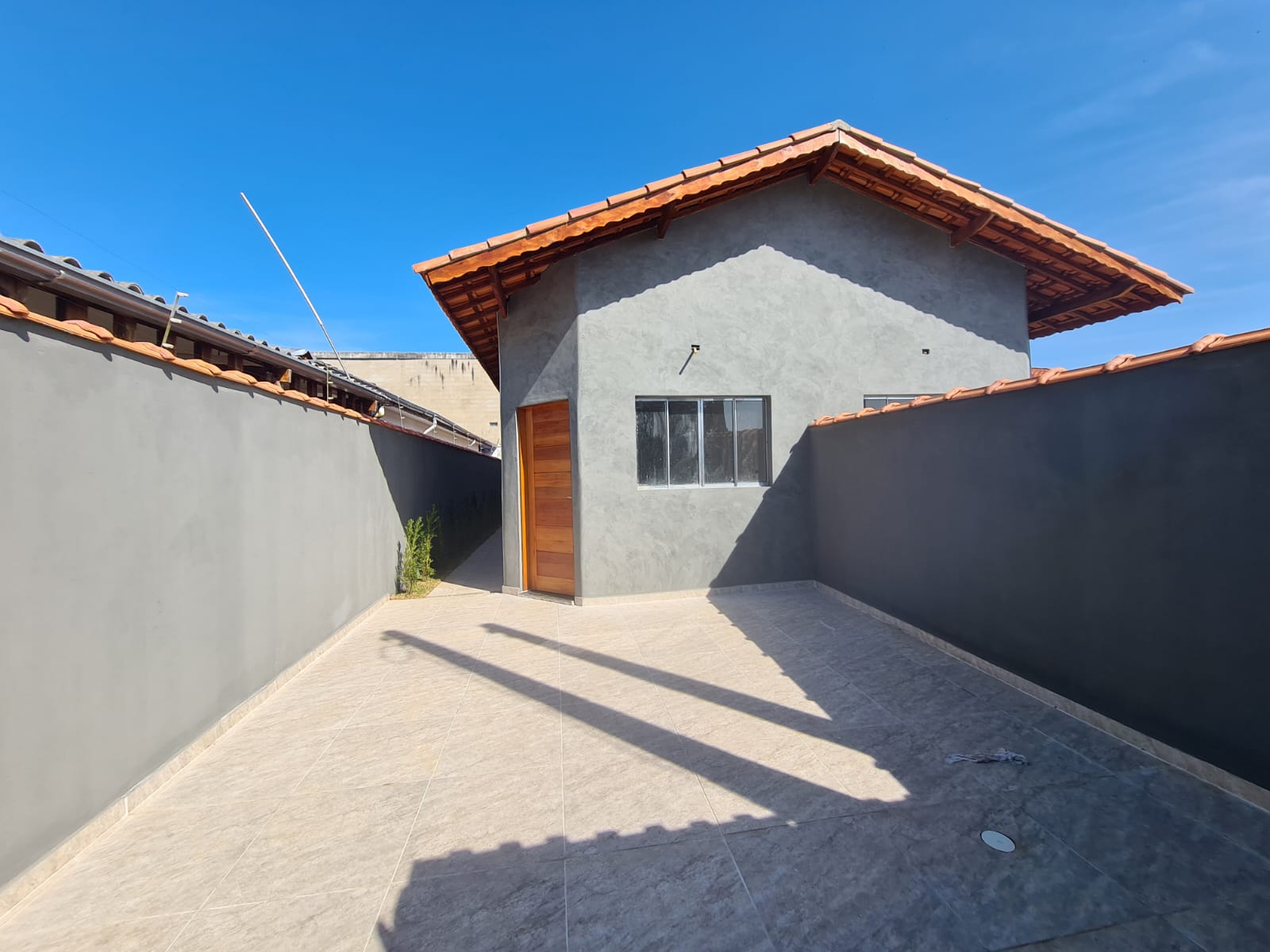 Casa à venda com 2 quartos, 65m² - Foto 1