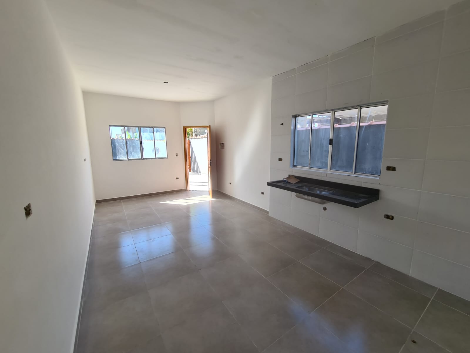 Casa à venda com 2 quartos, 65m² - Foto 11