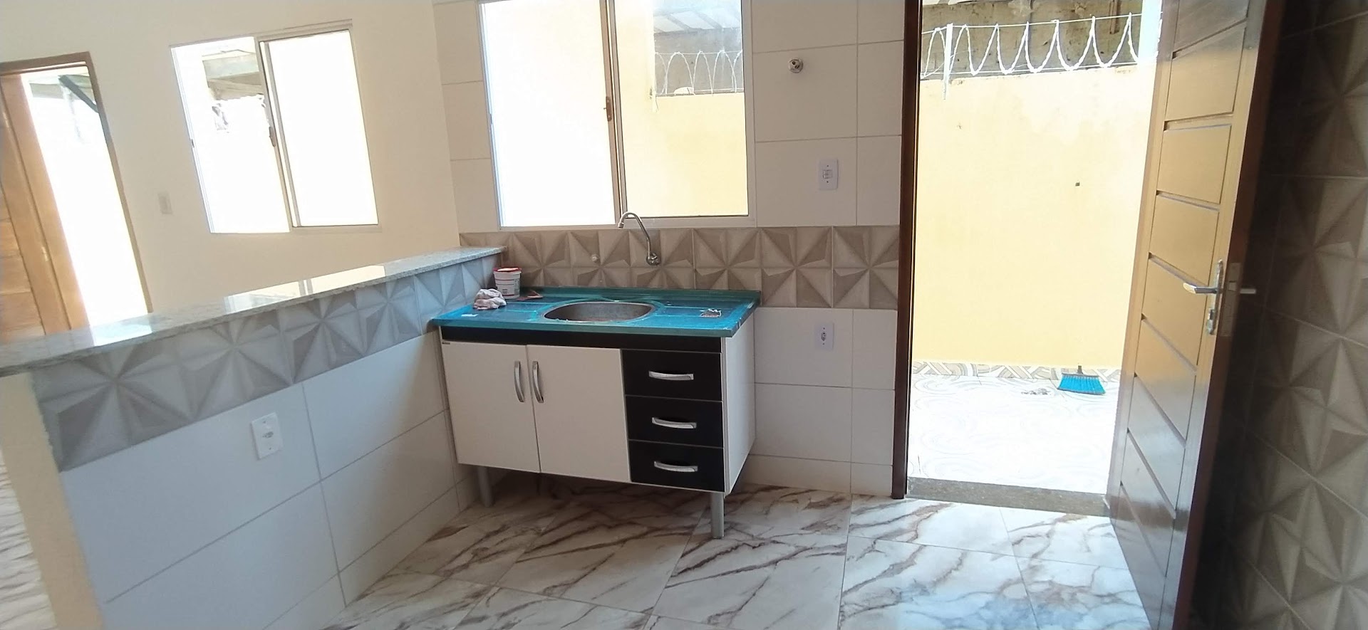 Casa à venda com 2 quartos, 71m² - Foto 3