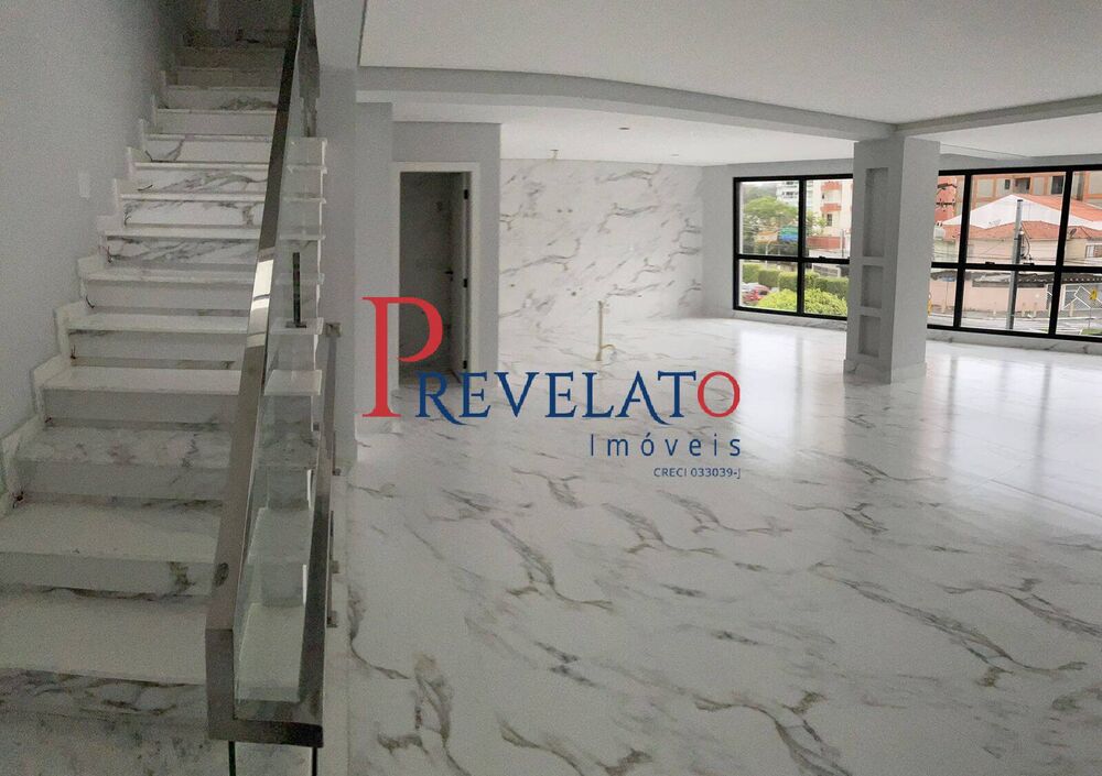 Sobrado à venda com 3 quartos, 308m² - Foto 1