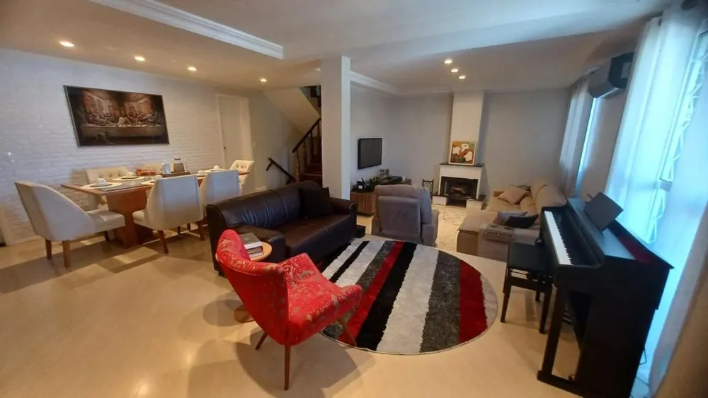 Sobrado, 3 quartos, 320 m² - Foto 1