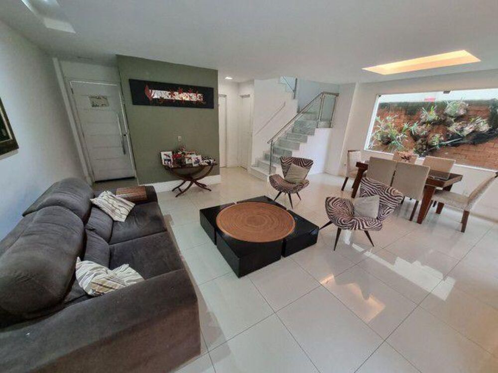Casa de Condomínio à venda com 4 quartos, 226m² - Foto 1