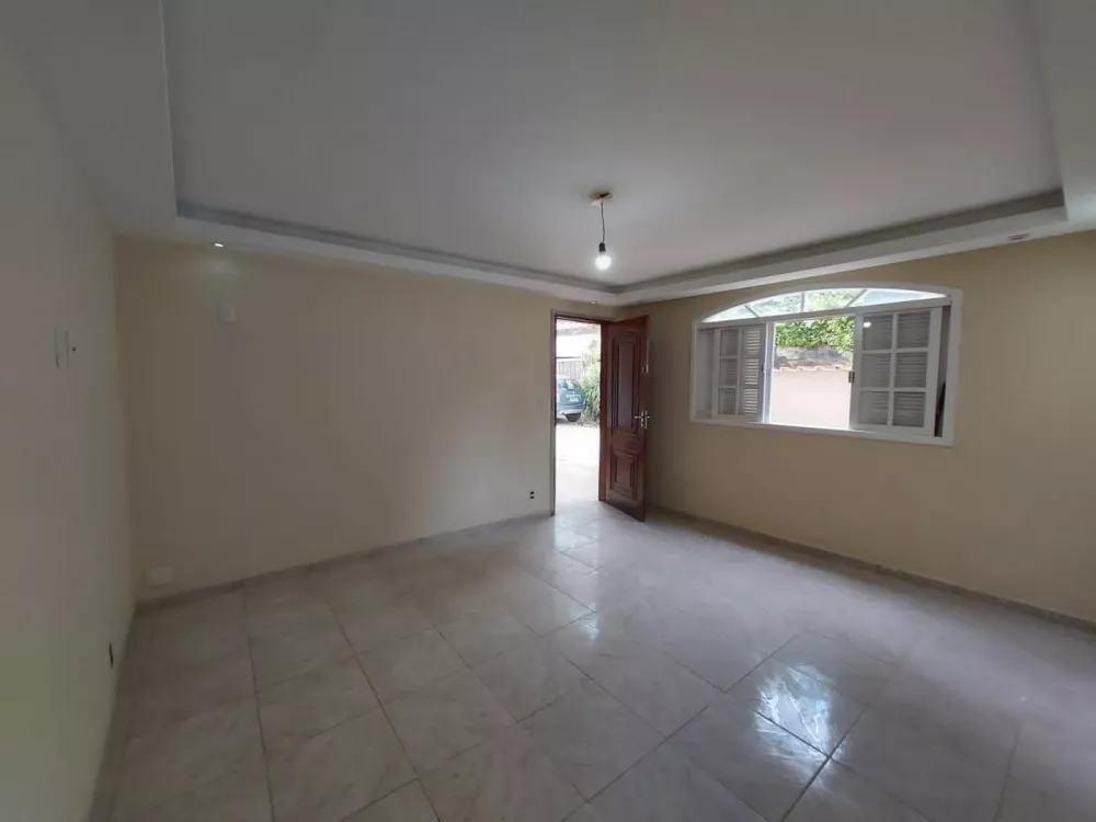 Casa de Condomínio à venda com 3 quartos, 300m² - Foto 1