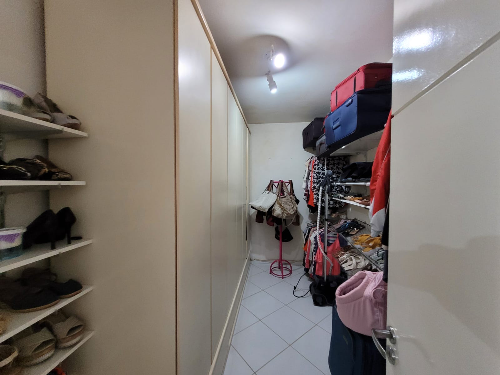 Casa de Condomínio à venda com 5 quartos, 220m² - Foto 2