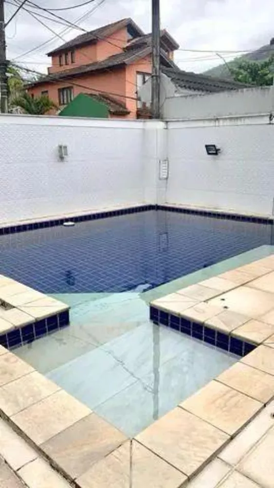 Casa de Condomínio à venda com 3 quartos, 300m² - Foto 2