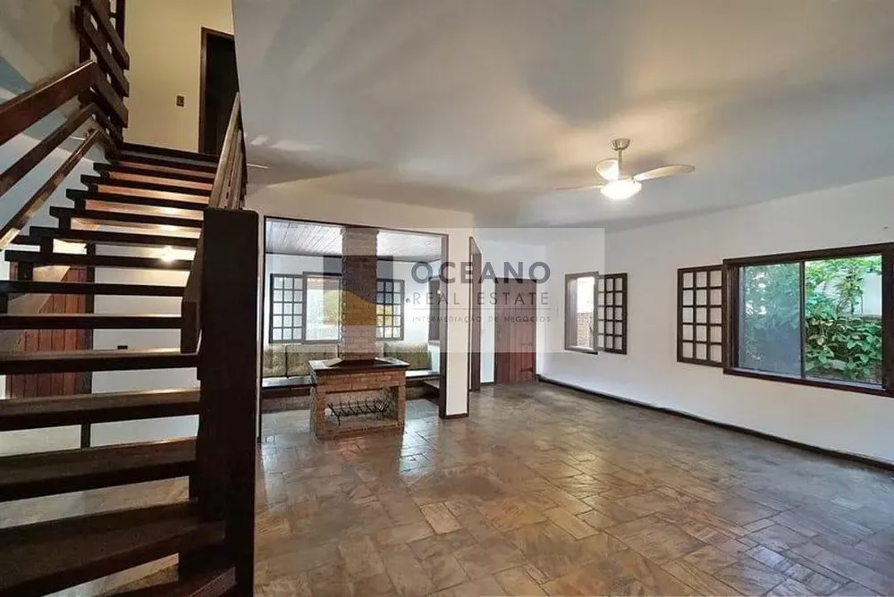 Casa de Condomínio à venda com 5 quartos, 650m² - Foto 2