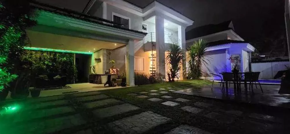 Casa de Condomínio à venda com 5 quartos, 260m² - Foto 1