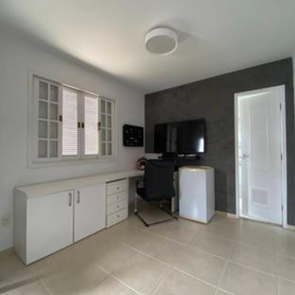 Casa de Condomínio para alugar com 7 quartos, 650m² - Foto 2