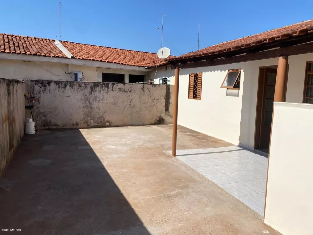 Casa à venda com 1 quarto, 250m² - Foto 3