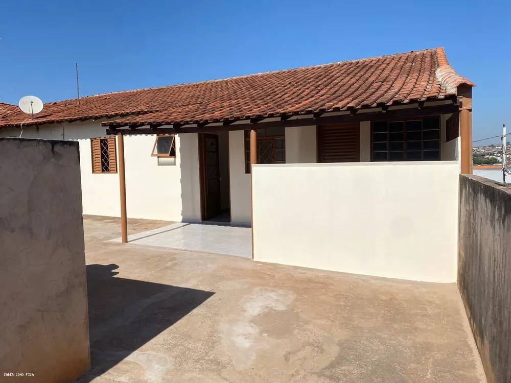 Casa à venda com 1 quarto, 250m² - Foto 1