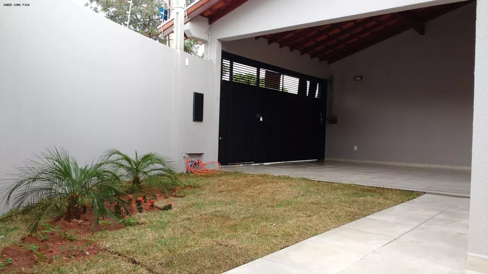 Casa à venda com 3 quartos, 138m² - Foto 1