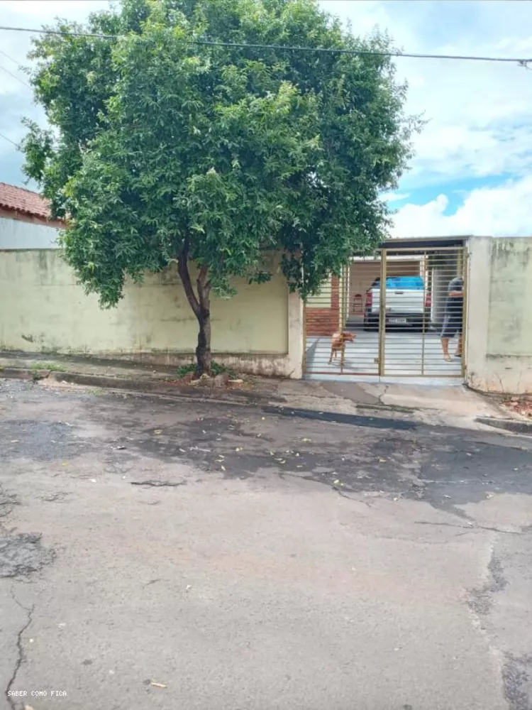 Casa à venda com 2 quartos, 200m² - Foto 2