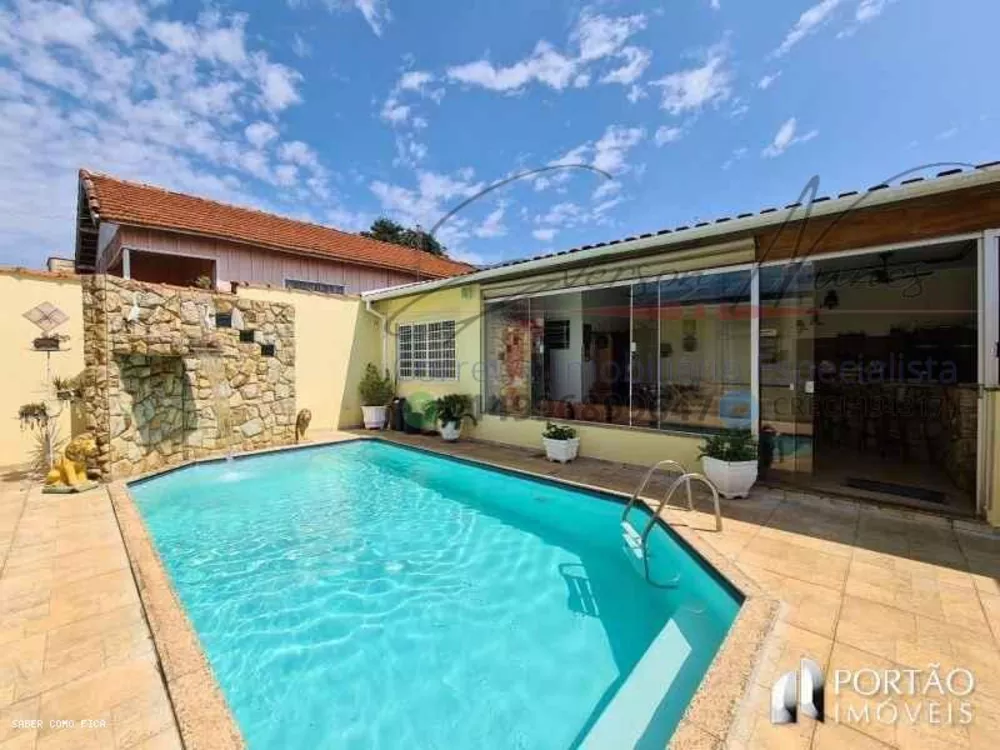 Casa à venda com 4 quartos, 360m² - Foto 1