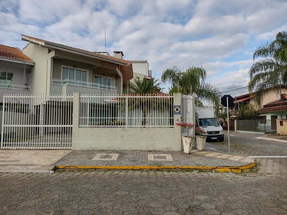 Casa, 3 quartos, 193 m² - Foto 1