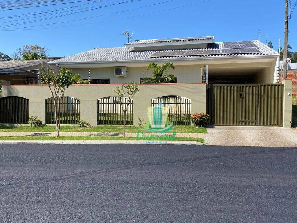 Casa, 4 quartos, 242 m² - Foto 1