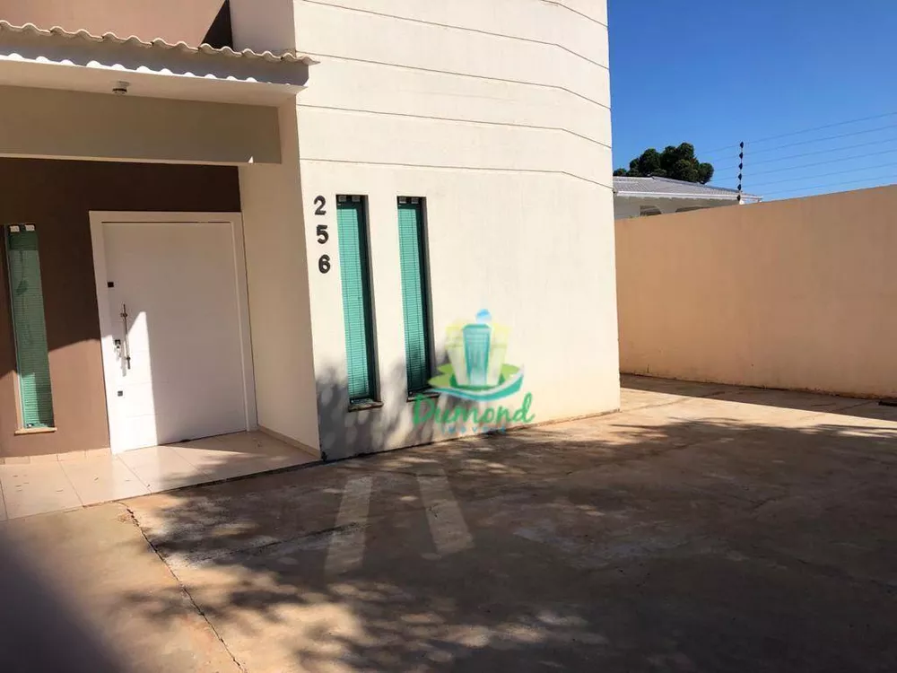 Casa à venda com 3 quartos, 197m² - Foto 2