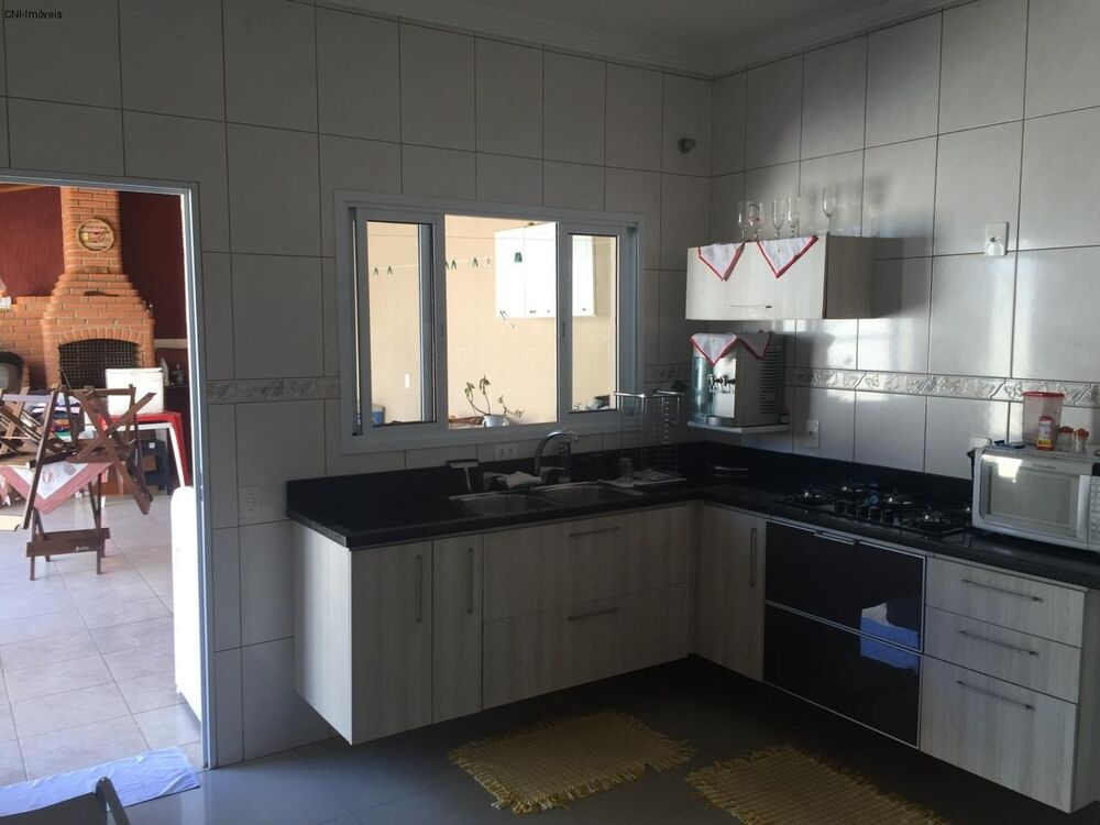 Casa, 3 quartos, 210 m² - Foto 1