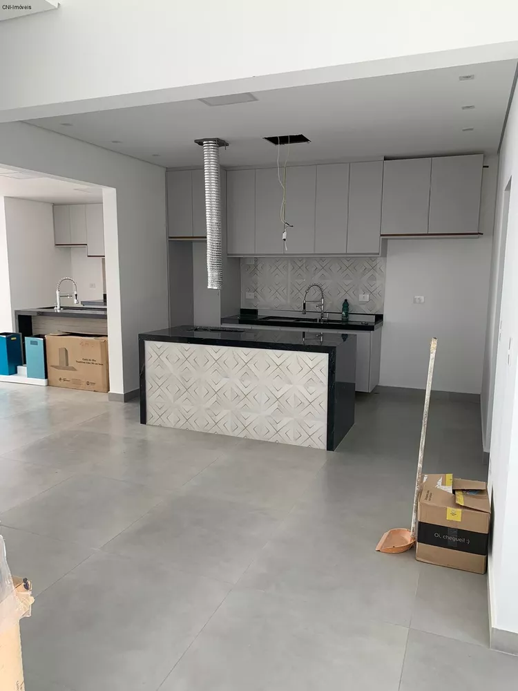 Casa à venda com 3 quartos, 185m² - Foto 1