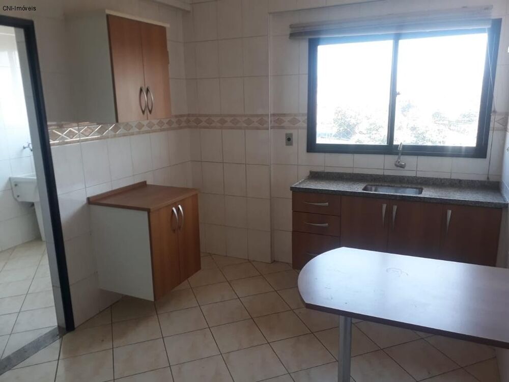 Apartamento à venda com 3 quartos, 137m² - Foto 1
