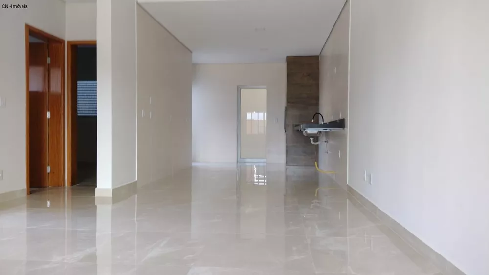 Casa à venda com 3 quartos, 109m² - Foto 1