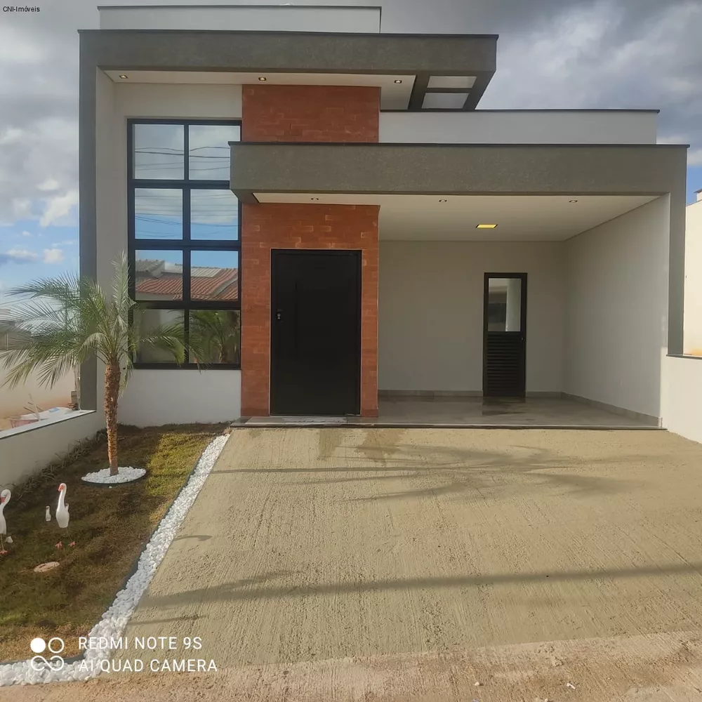 Casa à venda com 3 quartos, 98m² - Foto 1