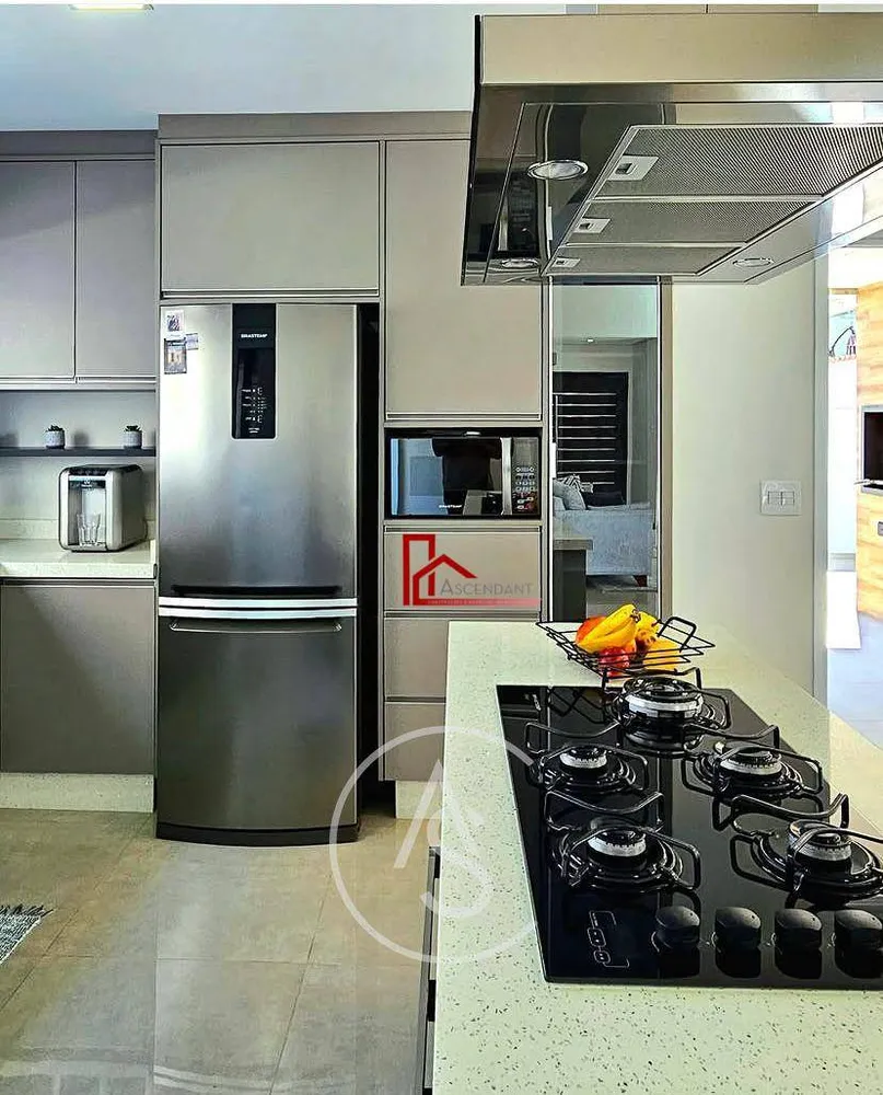 Sobrado, 3 quartos, 209 m² - Foto 1
