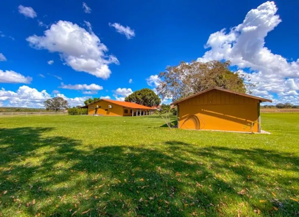 Fazenda à venda com 9 quartos, 9600m² - Foto 1