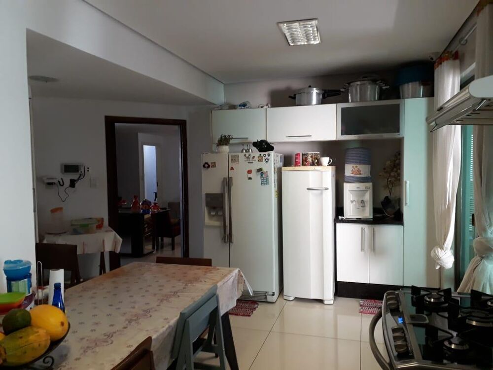 Casa à venda e aluguel com 7 quartos, 650m² - Foto 2