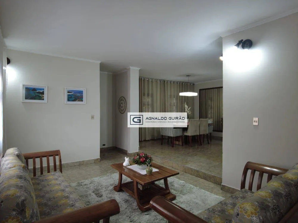 Sobrado, 3 quartos, 435 m² - Foto 1