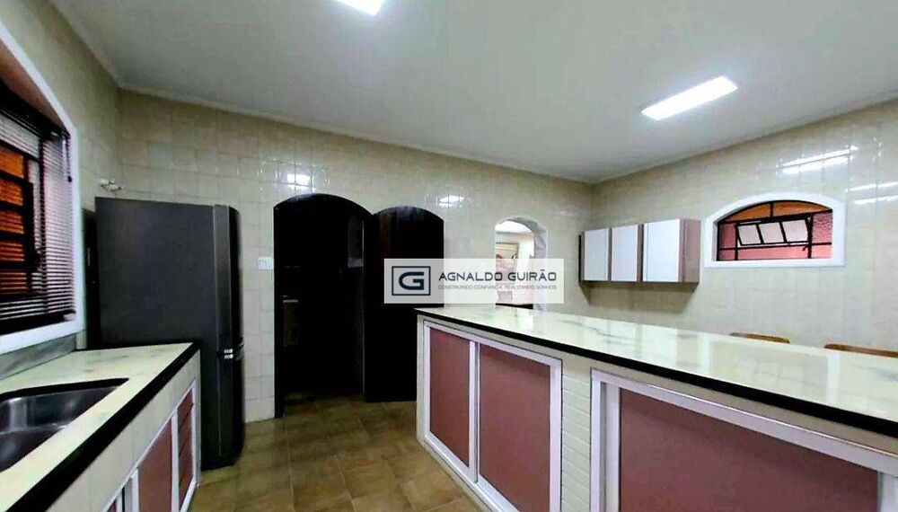 Casa, 3 quartos, 238 m² - Foto 4