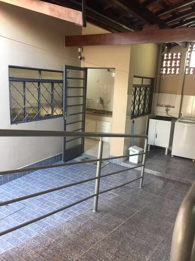 Casa, 5 quartos, 216 m² - Foto 2
