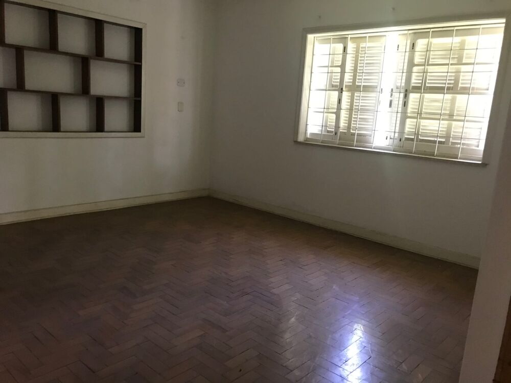 Casa à venda com 4 quartos, 245m² - Foto 1