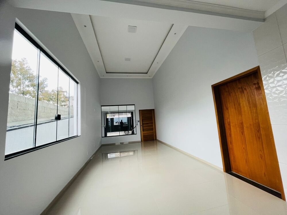 Casa à venda com 3 quartos, 197m² - Foto 1
