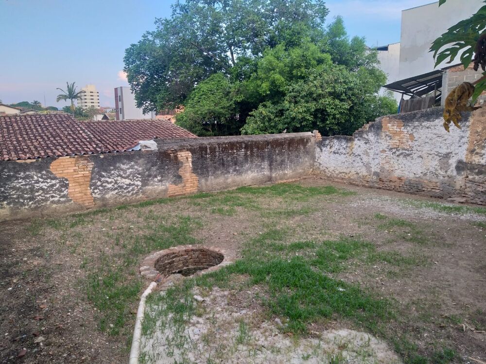Casa para alugar com 3 quartos, 350m² - Foto 1