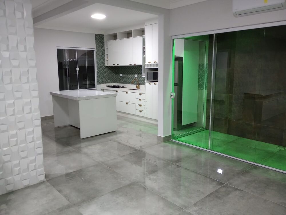 Casa à venda com 3 quartos, 113m² - Foto 1