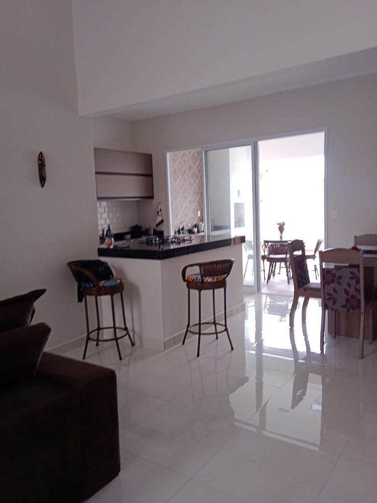 Casa à venda com 3 quartos, 260m² - Foto 1