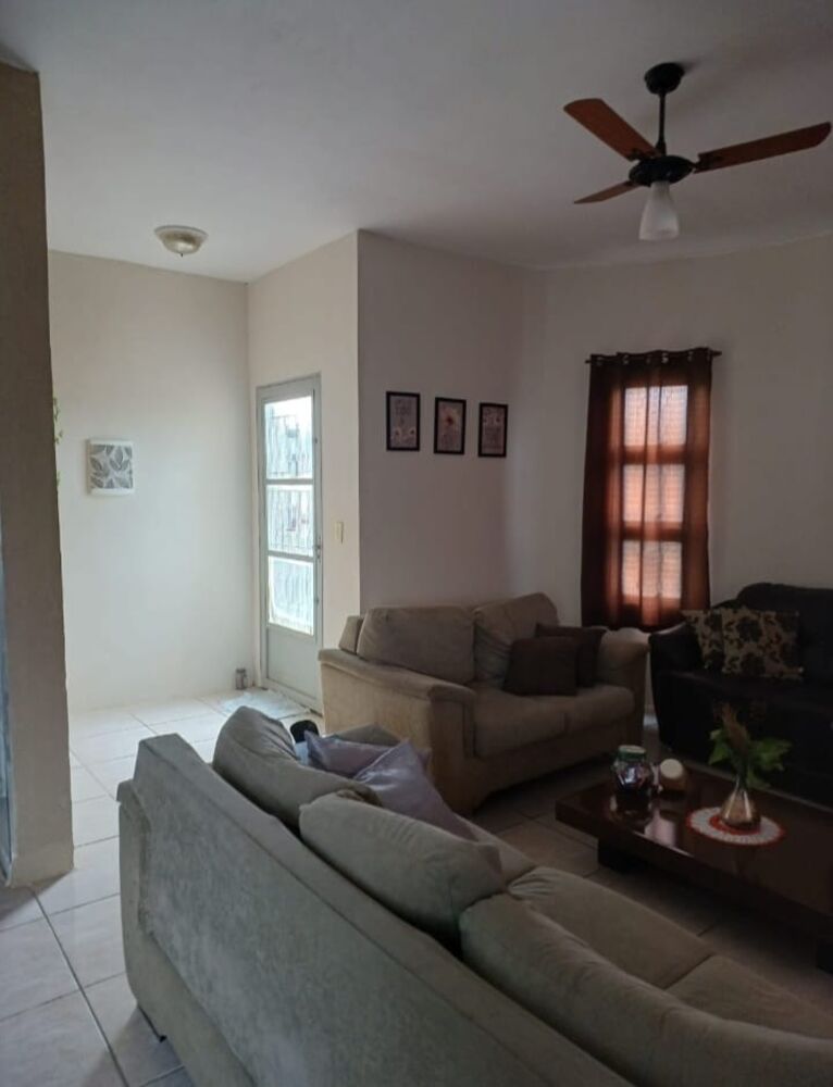 Casa à venda com 3 quartos, 94m² - Foto 1