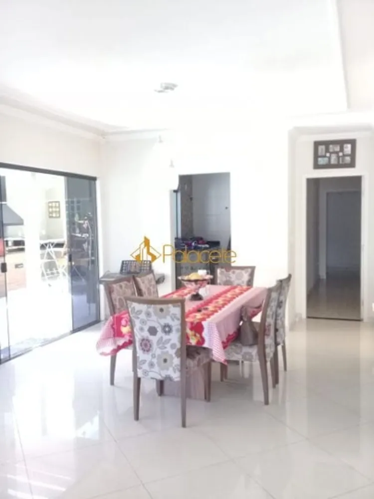 Casa, 3 quartos, 230 m² - Foto 1
