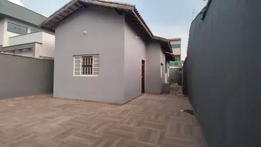 Casa à venda com 2 quartos, 71m² - Foto 2
