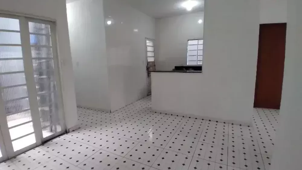 Casa à venda com 2 quartos, 71m² - Foto 3