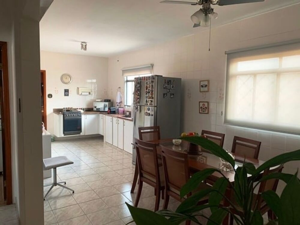 Casa à venda com 3 quartos, 208m² - Foto 3