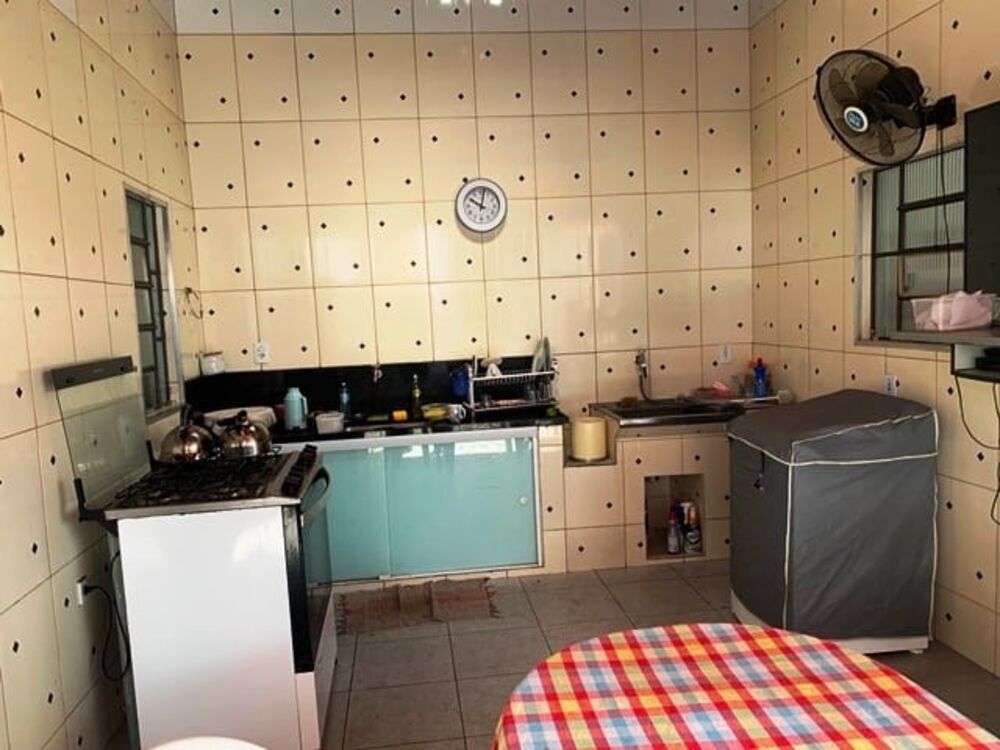 Casa à venda com 3 quartos, 208m² - Foto 1