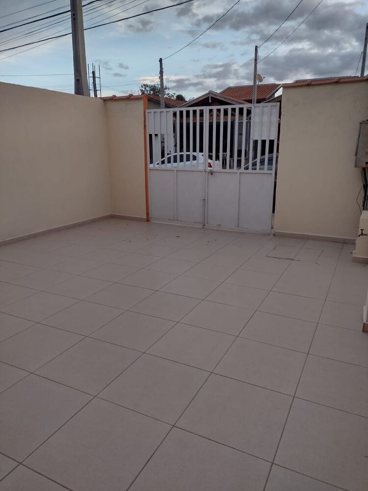 Casa à venda com 2 quartos, 64m² - Foto 1