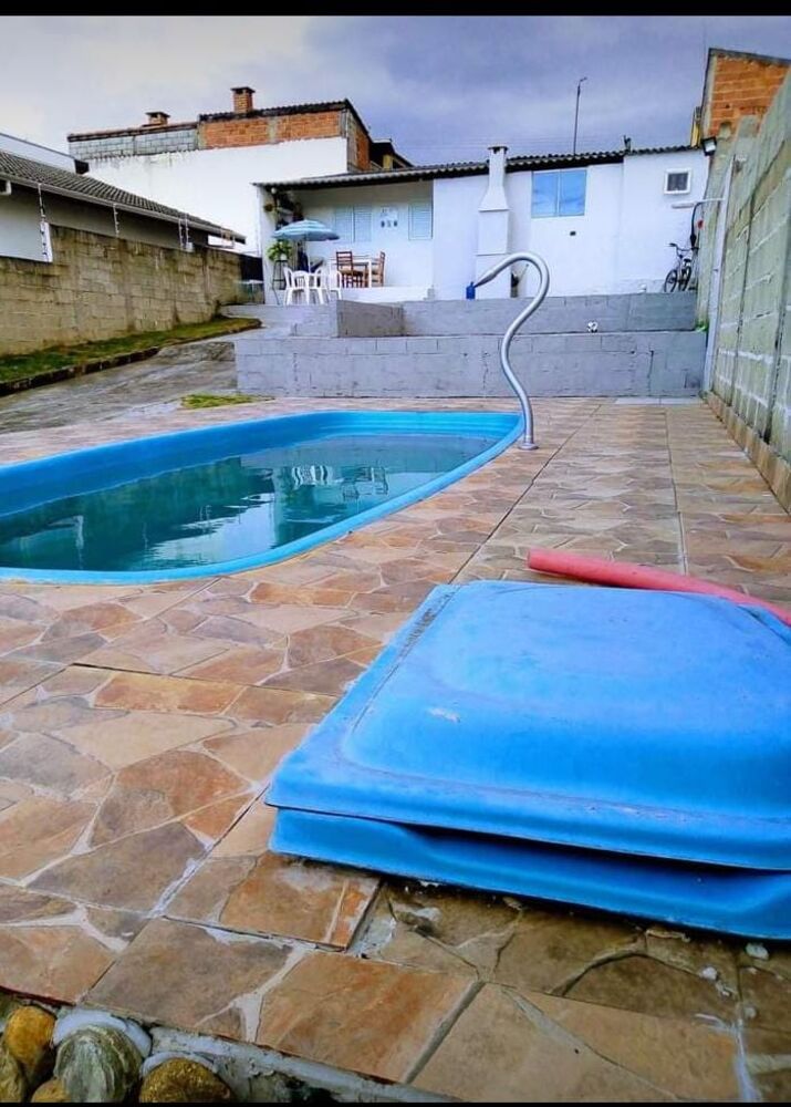 Casa à venda com 2 quartos, 70m² - Foto 1